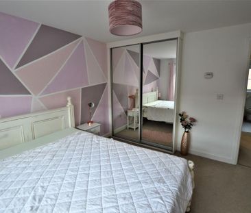 4 bedroom detached house to rent - Photo 2