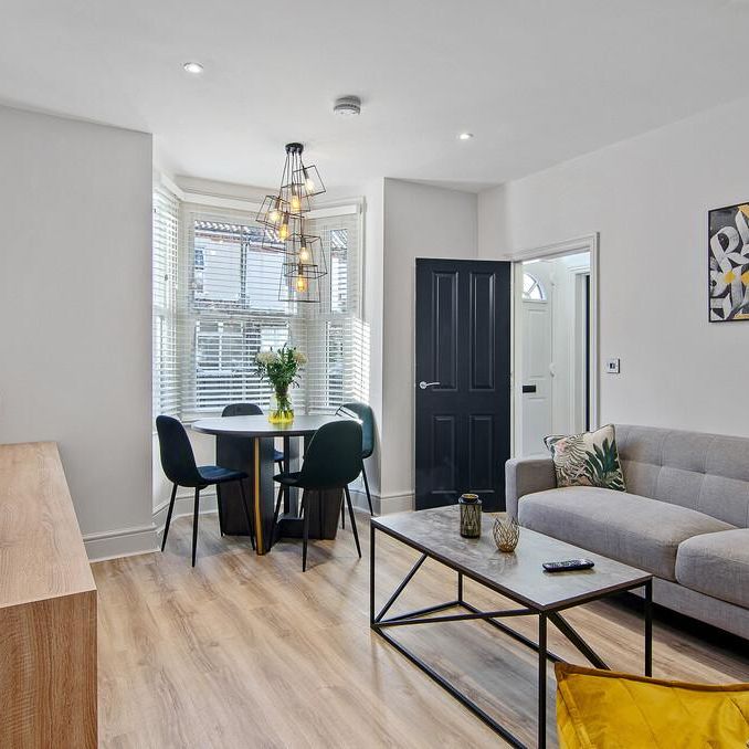 1 bedroom in a house share to rent - Photo 1