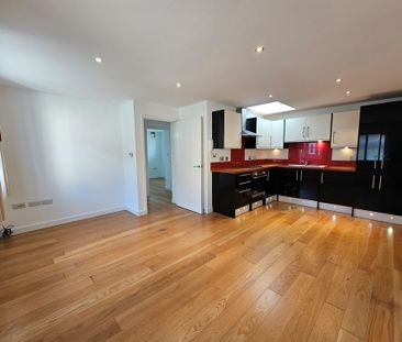 Gilberts Lane, Swindon, Highworth - Photo 5