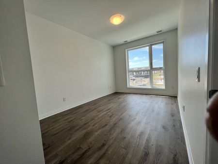 For Lease - 95 Dundas Street Unit# 204, Oakville, Ontario - Photo 5