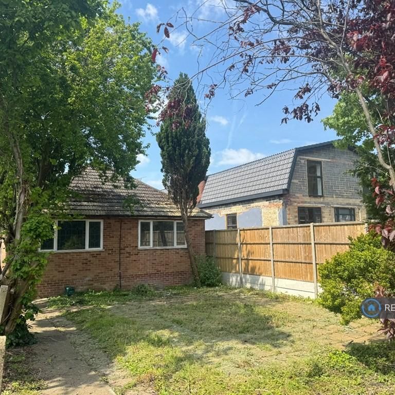 4 bedroom bungalow to rent - Photo 1