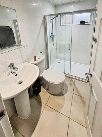 1 bedroom in a house share to rent - Photo 5