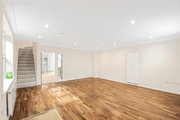 4 bedroom end of terrace house to rent - Photo 1