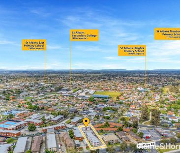 Modern 2-Bedroom Flat in the Heart of St Albans - Photo 1