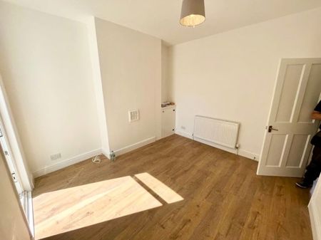 3 Bed Terraced House, Dundee Road, SE25 - Photo 3