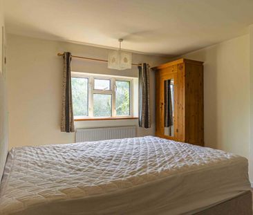 3 bed Semi Detached for rent - Photo 2