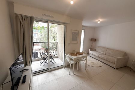 Très beau studio meublé avec balcon dans résidence neuve à C - Photo 2