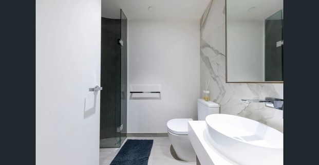 Modern City Living With Lakeside Lifestyle!! - Photo 1