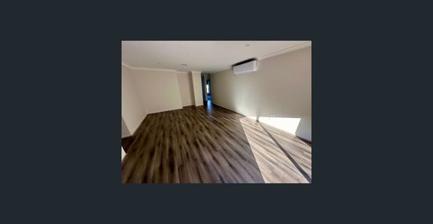 MODERN EXECUTIVE TOWNHOUSE! - Photo 1