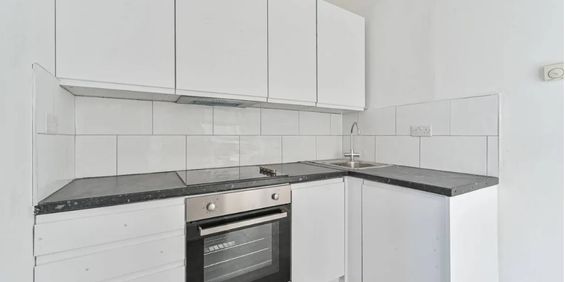 Conyers Road, SW16, London - Photo 3