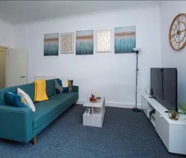 1 Bed Flat, Thornbury Avenue, SO15 - Photo 2