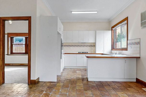 210 Napier Street, Essendon - Photo 1
