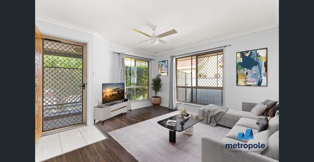 THREE BEDROOM HOME IN CONVENIENT LOCATION - Photo 1