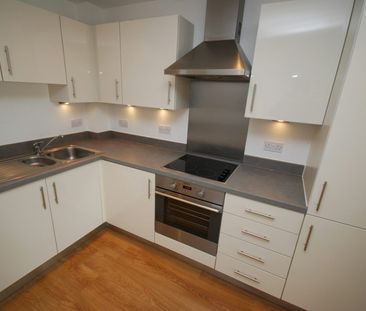 Flat to rent on - Photo 1