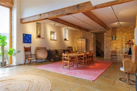 5 bedroom detached house to rent - Photo 2