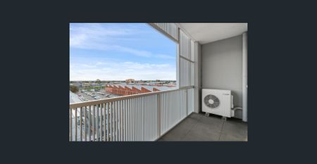 one bed close to everything - Photo 4