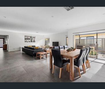 THE FAMILY-SIZED TREEBY HOME YOU'VE BEEN WAITING FOR! - Photo 4