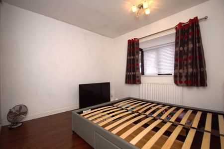 2 bed Terraced for rent - Photo 4