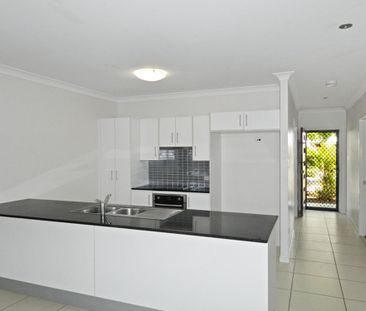 Spacious & Modern 4-Bedroom Family Home with Dual Living Areas! - Photo 5