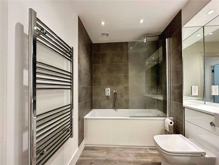 High Street, Staines-upon-Thames, Surrey, TW18 4EY - Photo 5