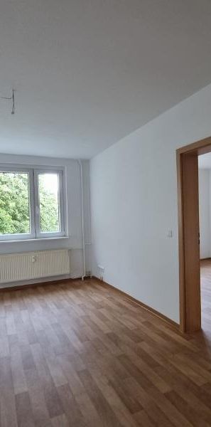 Sanierte Zweiraumwohnung mit Einbauküche - Foto 1