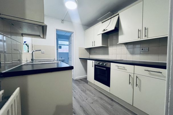 Belsize Avenue - Photo 1