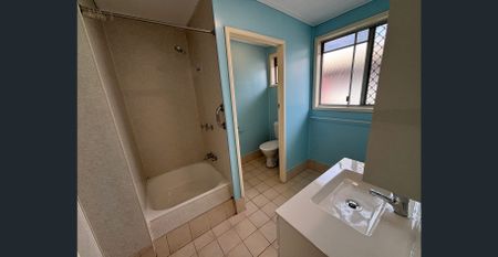 Freshly Renovated 2 Bedroom Duplex with Private Yard - Photo 2