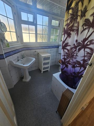 4 bedroom semi-detached house to rent - Photo 4