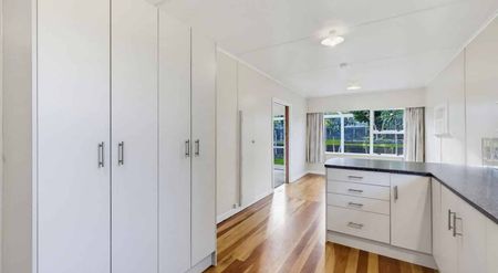 Sunny home close to Coastal Walkway and CBD - Photo 4