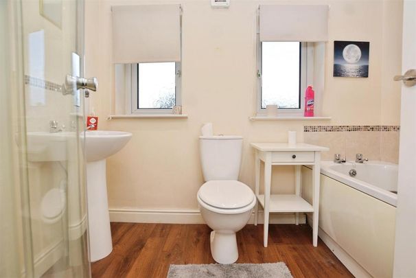 3 bedroom semi-detached house to rent - Photo 1