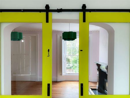 Beautiful Georgian red brick family home - Photo 4