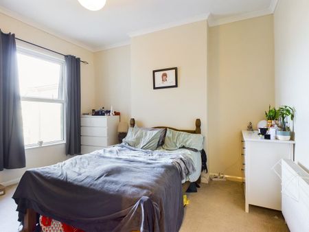 2 bedroom ground floor flat to rent - Photo 3