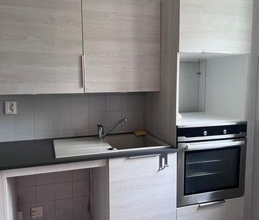 Location Maison 4 pièces 88m² LA CELLE 83170 - Photo 4