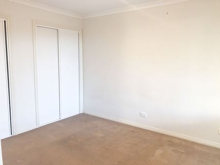 Comfortable Living with Plenty of Space - Photo 3