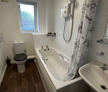 2 bedroom semi-detached house to rent - Photo 6