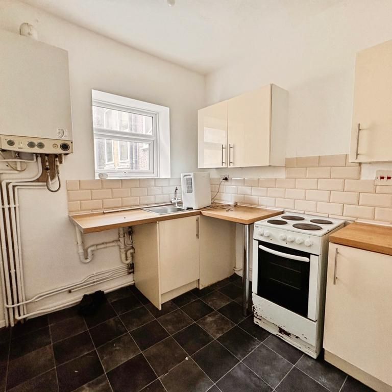 2 bedroom flat to rent - Photo 1