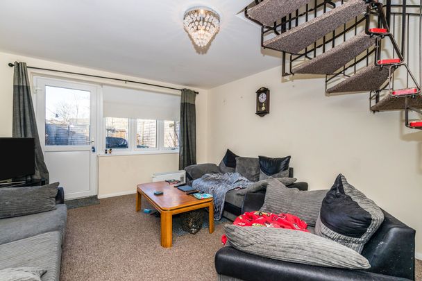 2 bedroom house to rent Honeywood Close, Portsmouth, PO3 - Photo 1