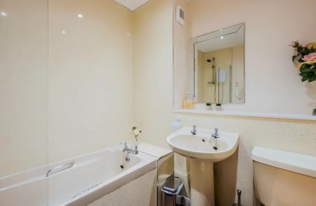 One Bed - Photo 5