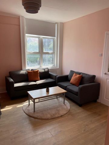 4 bedroom flat to rent - Photo 5