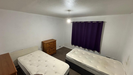 3 bedroom flat to rent - Photo 3