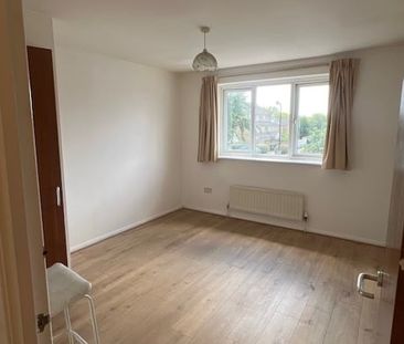 2 Bed Flat, Walthamstow, E17 - Photo 2