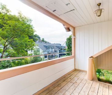 Charming 4.5-room penthouse apartment with balcony in Thierachern - Foto 5