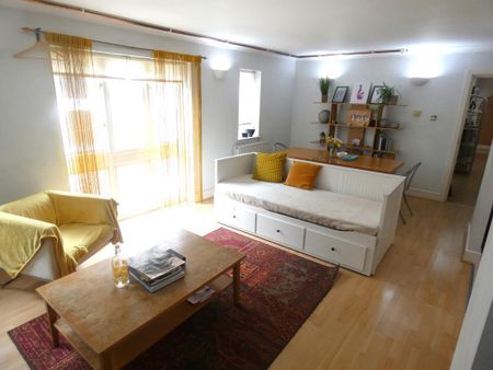 2 bedroom flat to rent - Photo 4
