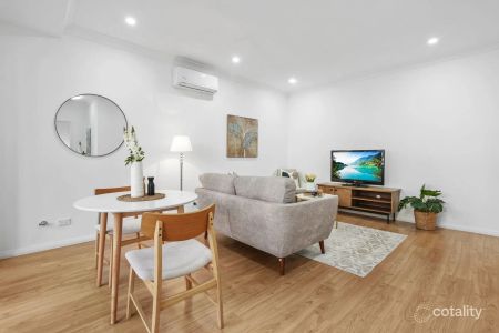 Modern One-Bedroom Apartment with Study in a Convenient Carlingford Location - Photo 2