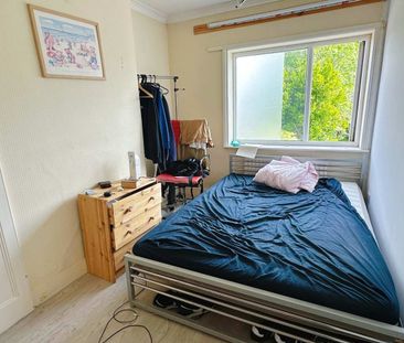 Room in a Shared House, Burgess Road, SO16 - Photo 2