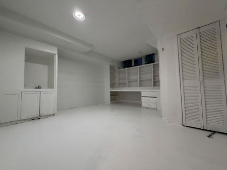 For Lease - 302 Clay Stones Street, Newmarket, Ontario - Photo 5