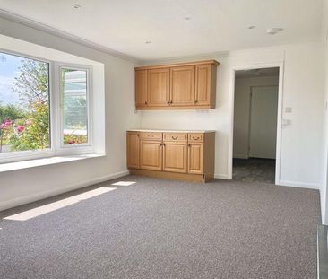 4 bedroom detached bungalow to rent - Photo 2