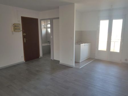 Location Appartement 3 pièces 46m² GOUSSAINVILLE 95190 - Photo 2