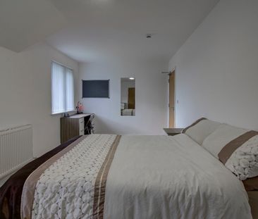 7 Bed Flat, Stonemasons Close, L7 - Photo 2