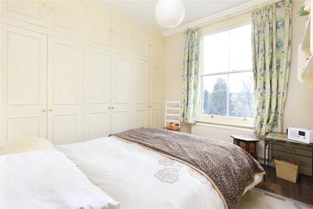 2 bedroom flat in Clapham Common - Photo 3